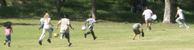 children running in Azalea Park